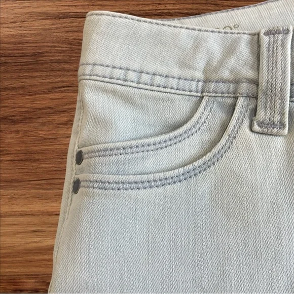 NWT DL1961 Roxy Kick Flare Light Wash Jeans - Picture 4 of 12